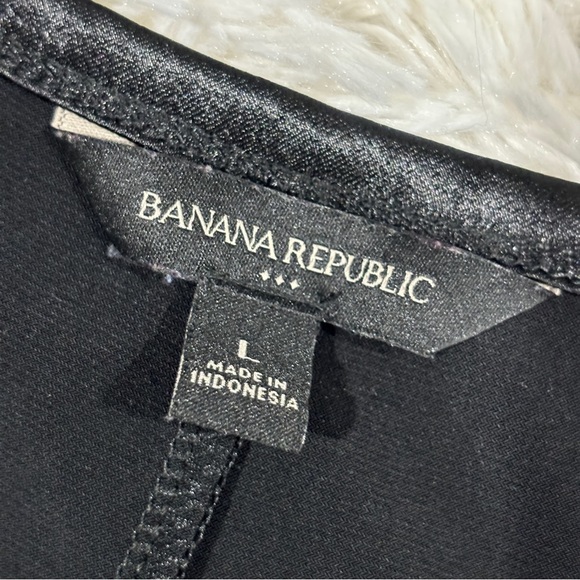 BANANA Republic Sleeveless Silky Front Black Womans Blouse Size Large - Picture 4 of 9